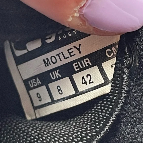 Globe Motley X Beavis and Butthead Men's Black Canvas Sneakers size 9 RARE!